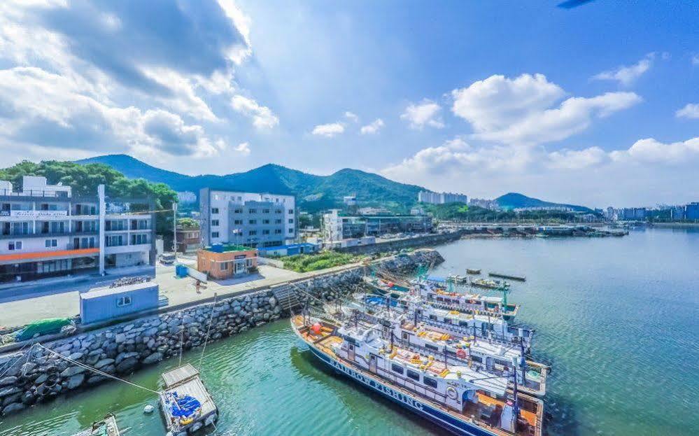 Sea Star Hostel Йосу Екстериор снимка