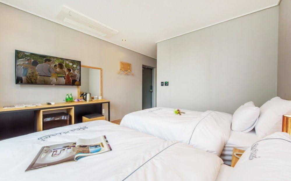 Sea Star Hostel Йосу Екстериор снимка