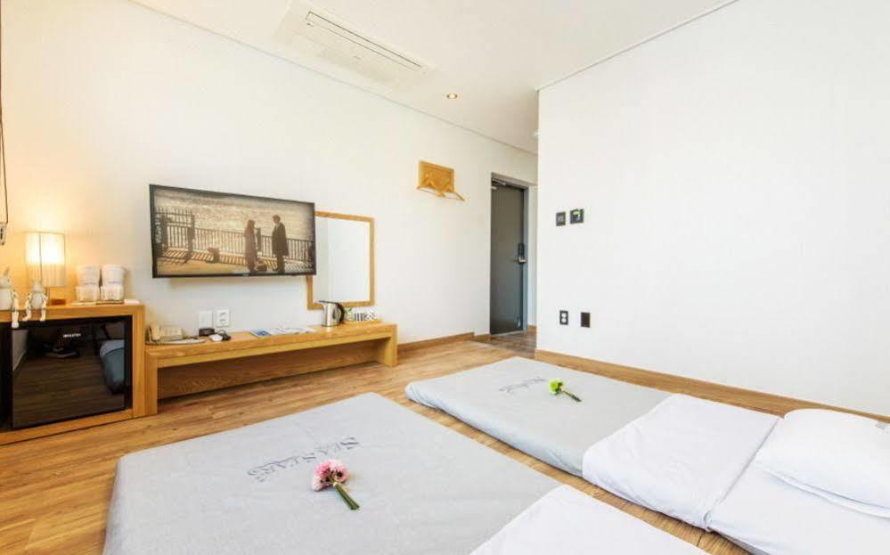 Sea Star Hostel Йосу Екстериор снимка